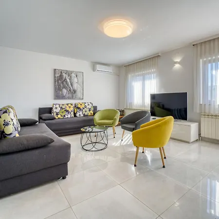 Damir-1 By Interhome Apartamento